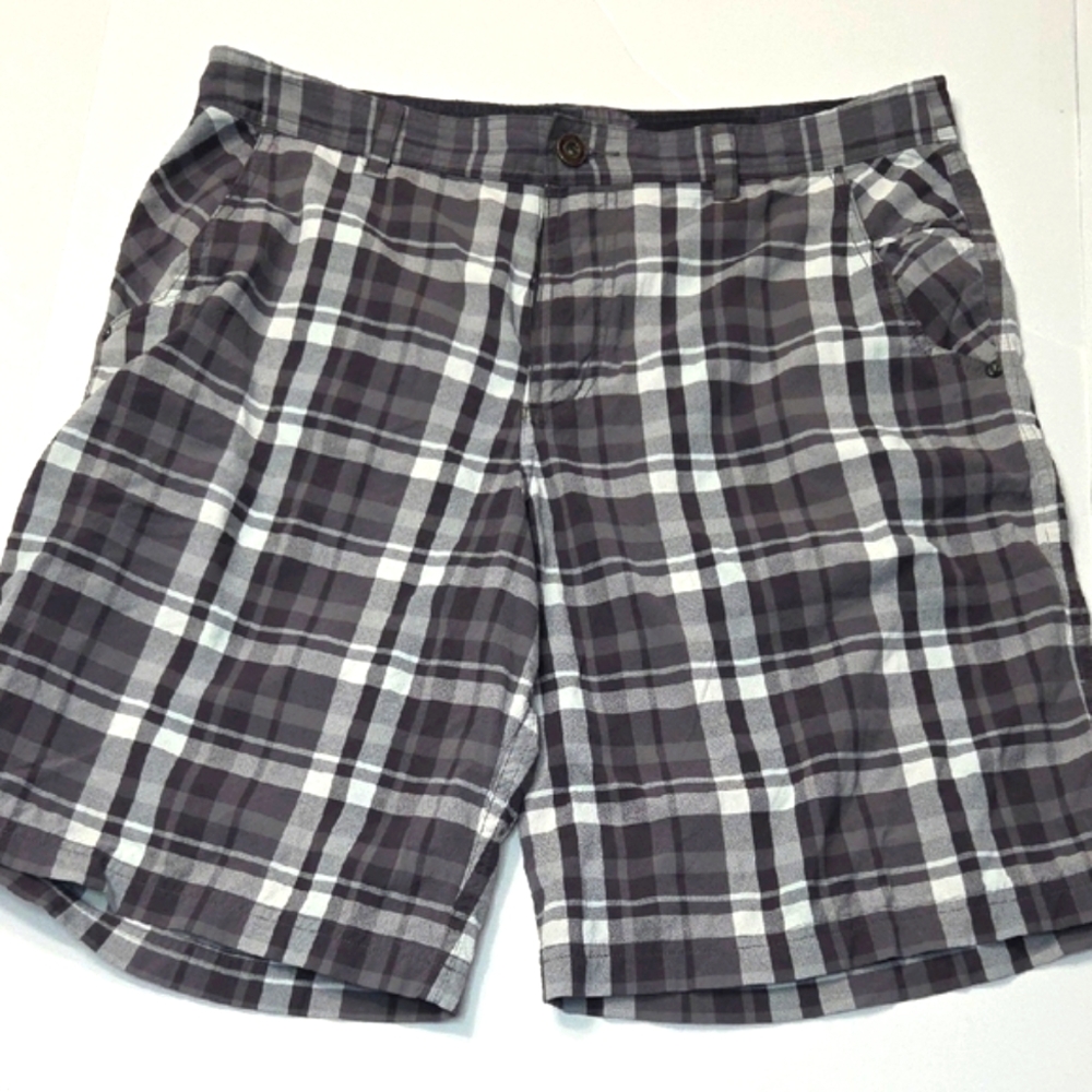 Lululemon Athletica Black and Gray Flat Front Shorts 36